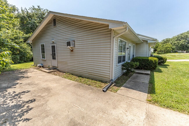 Building Photo - 1600 W Amos Dr