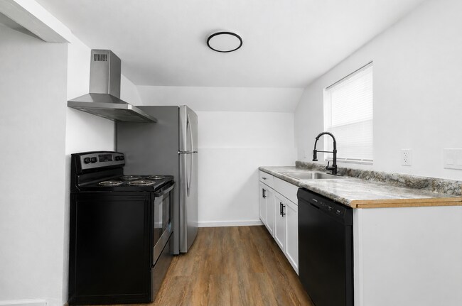 Building Photo - 807 S College Ave