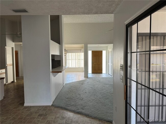 Building Photo - 1050 S Crystal Glen Dr