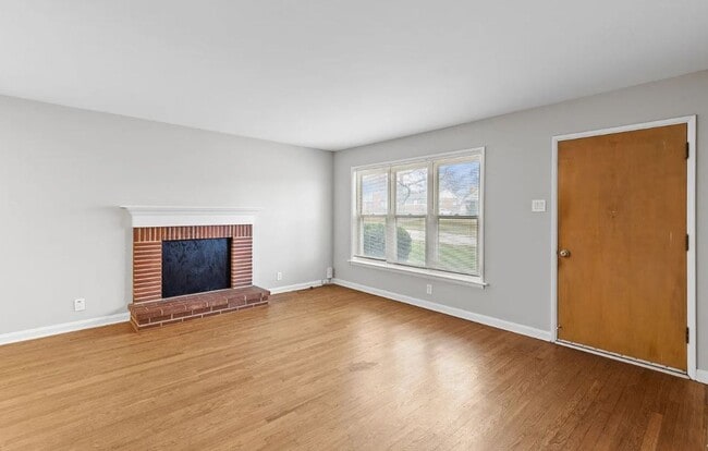 Building Photo - 713 Huntwood Ln
