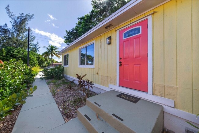 Building Photo - 117 NE 8th St