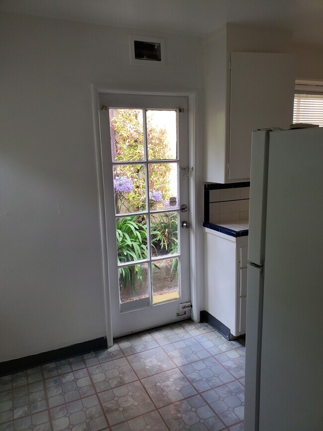 Building Photo - 1329 Parker St