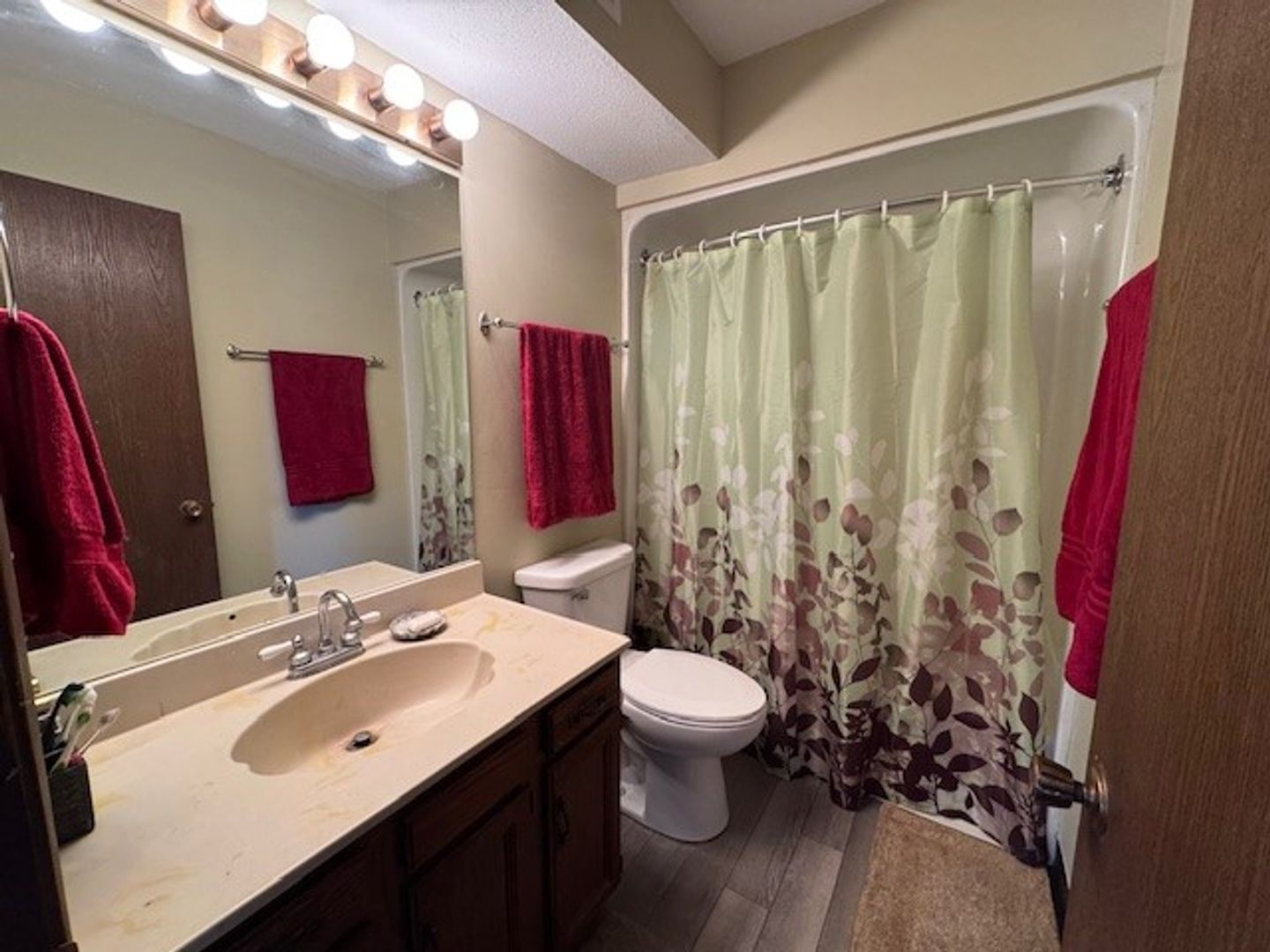 Building Photo - 3712 S Terry Ave