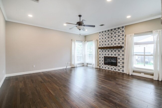 Building Photo - Remarkable in Round Rock!