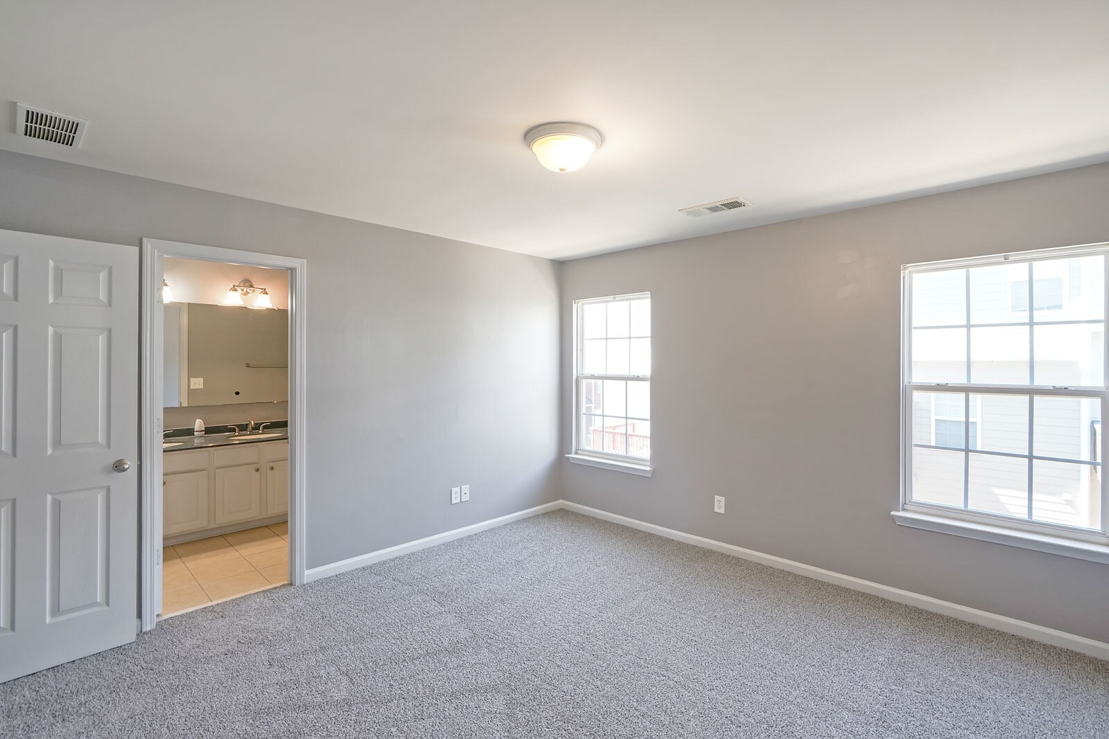 Building Photo - 2217 Landing Walk Dr
