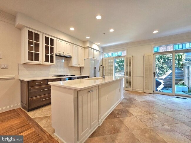 Building Photo - 315 Hearthstone Mews