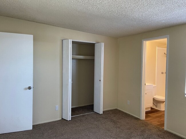 Building Photo - Charming 3Bdm 2Ba Single Story Townhome
