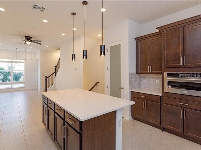 Building Photo - 2353 Brix St