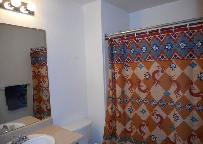 Building Photo - Nice 2 bed 2 bath near DIA in gated community