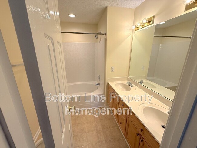 Building Photo - 9419 Elizabeth Townes Ln