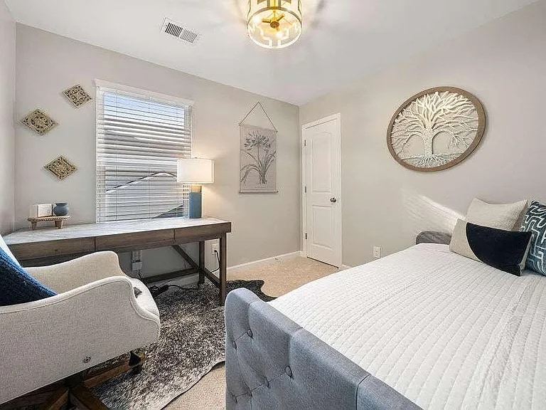 Building Photo - 5618 Laurel Ridge Dr