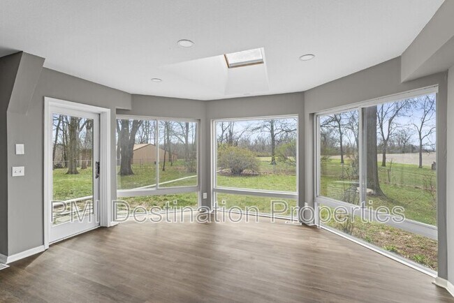 Building Photo - 2081 Willow Ln