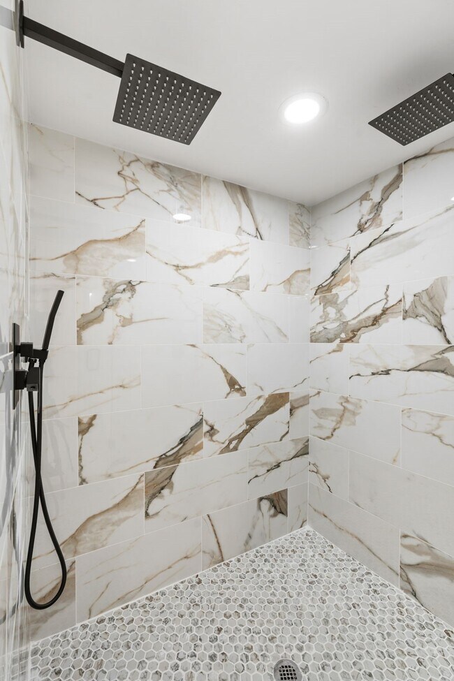 Building Photo - 10 Autumn Oaks Dr