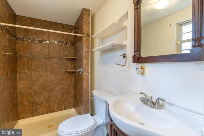 Building Photo - 1905 Waterloo St