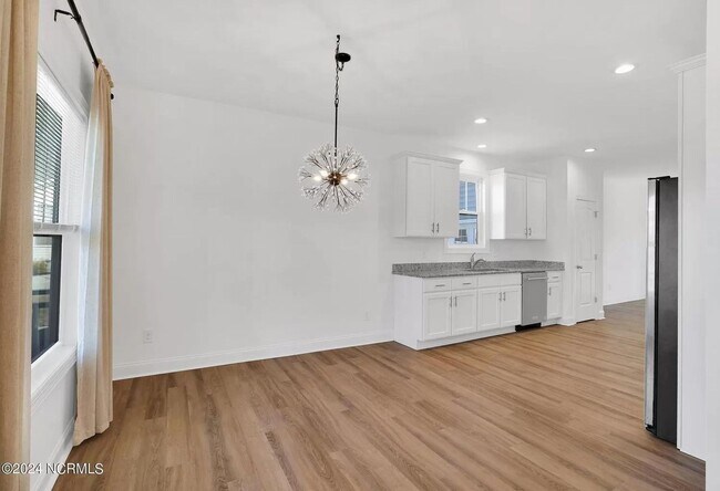 Building Photo - 455 Belvedere Dr
