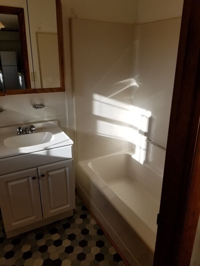 Building Photo - 48 W 4th St