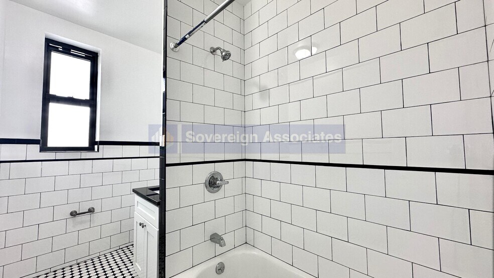 Building Photo - 1803 Riverside Dr