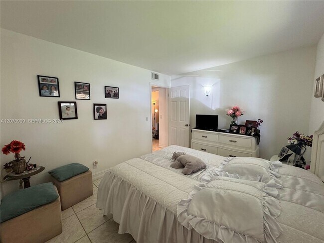 Building Photo - 5773 La Pinata Blvd