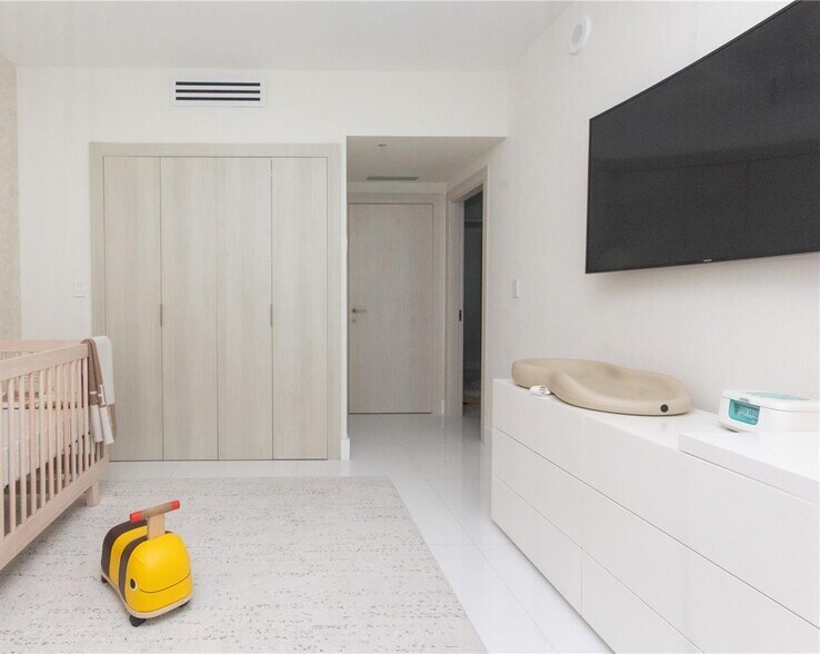 Building Photo - 92 SW 3rd St