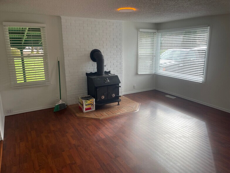 Building Photo - 3508 SE 5th St