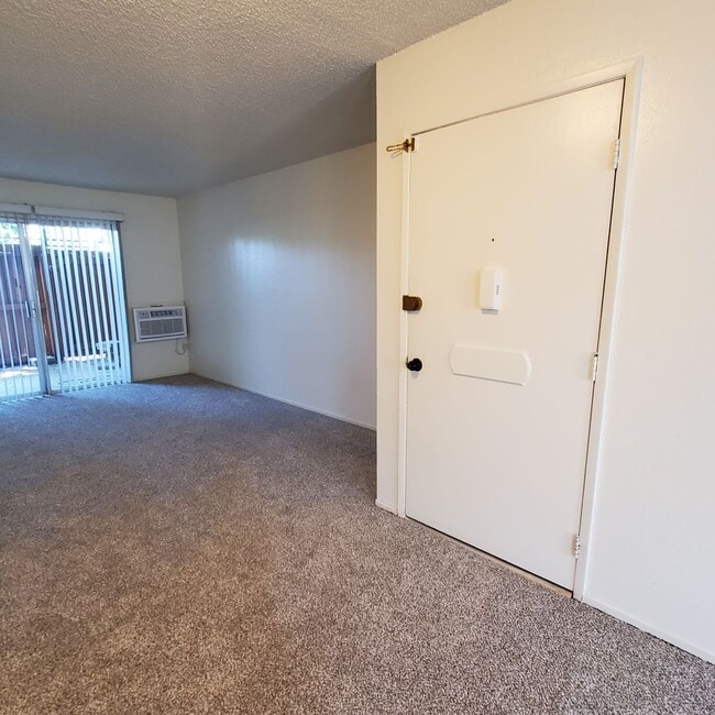 Building Photo - Convenient Livermore 1bd/1ba Ground Floor Condo- Available in April