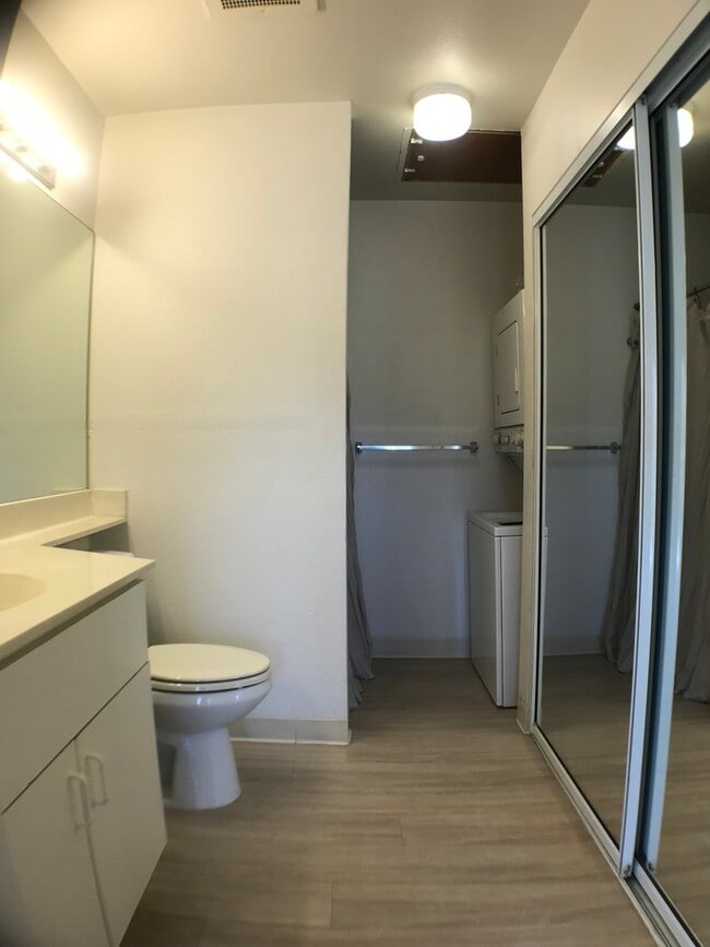 Building Photo - Large Studio, 1 Bath, 1 Parking at CORONADO!