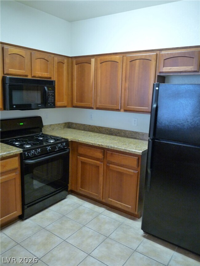 Building Photo - 5855 Valley Dr