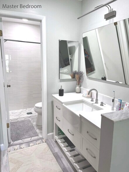 Building Photo - 3023 Beecher Dr E