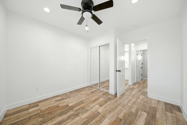 Building Photo - 521 1/2 W 78th 2nd floor Left Side Unit