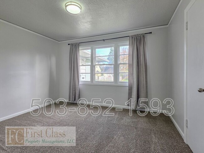 Building Photo - 5325 SE Reedway St