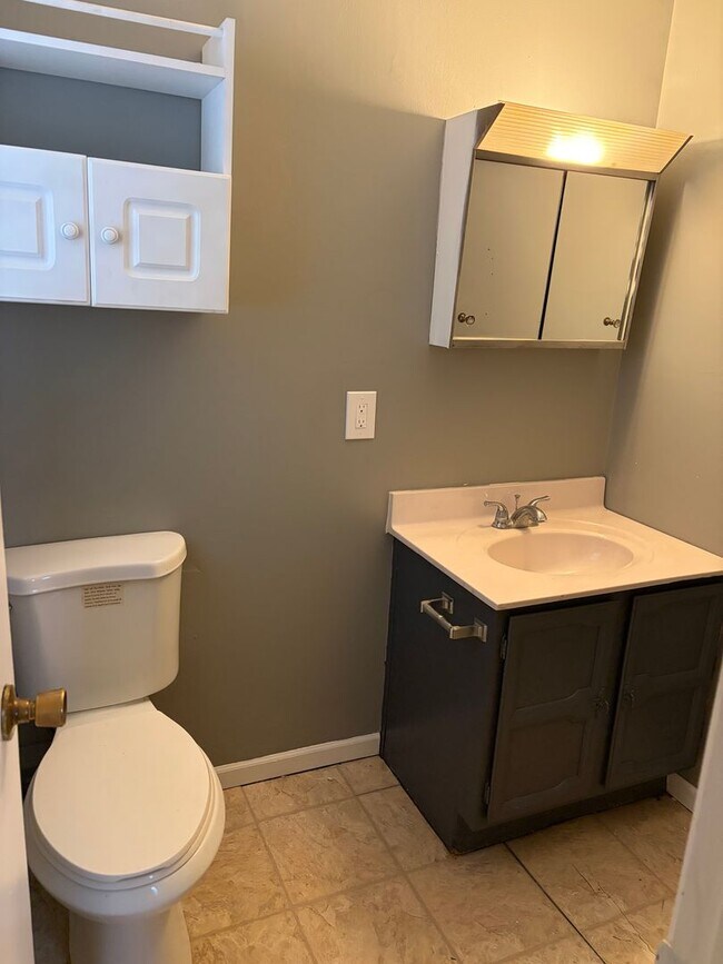 Building Photo - 4632-4634 Southampton Ct