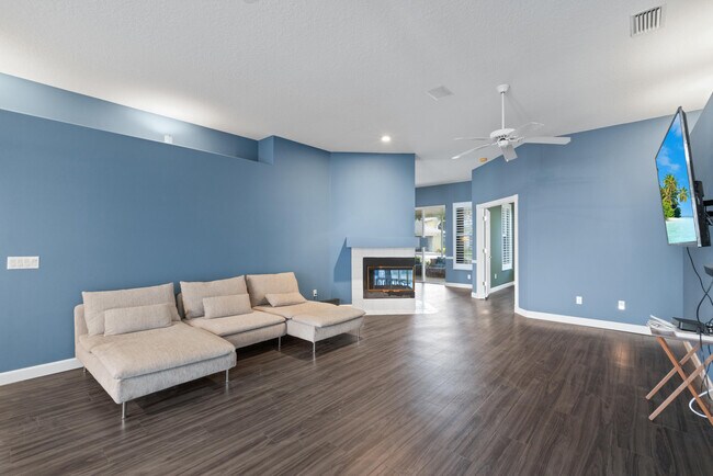 Building Photo - 582 Montevina Dr