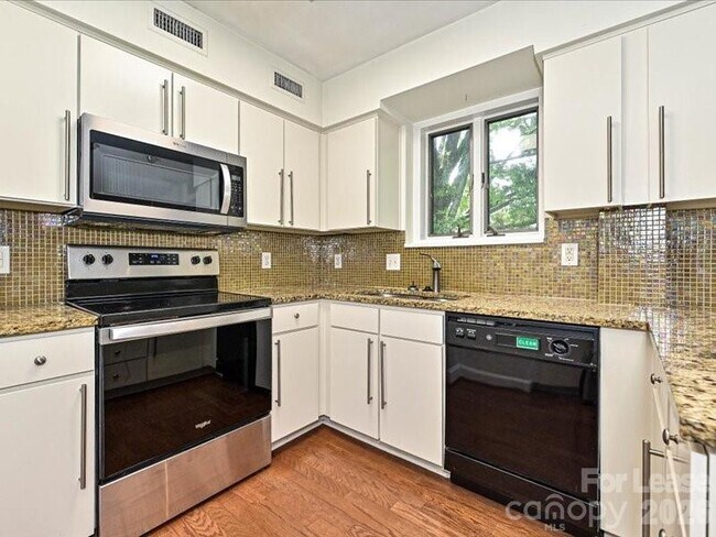 Building Photo - 2441 Vail Ave