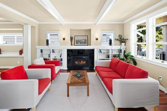Building Photo - Gorgeous Big Ravenna Home in Seattle