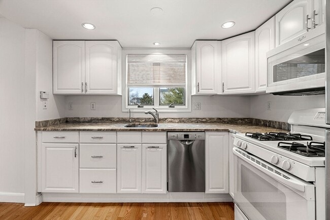 Building Photo - 5 I St