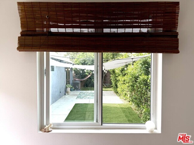 Building Photo - 2241 1/2 Harwood St