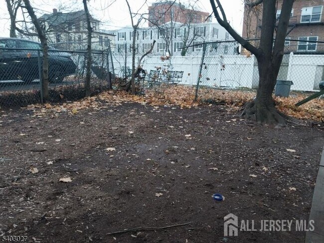 Building Photo - 97 Easton Ave