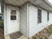 Building Photo - 558 Andover Rd