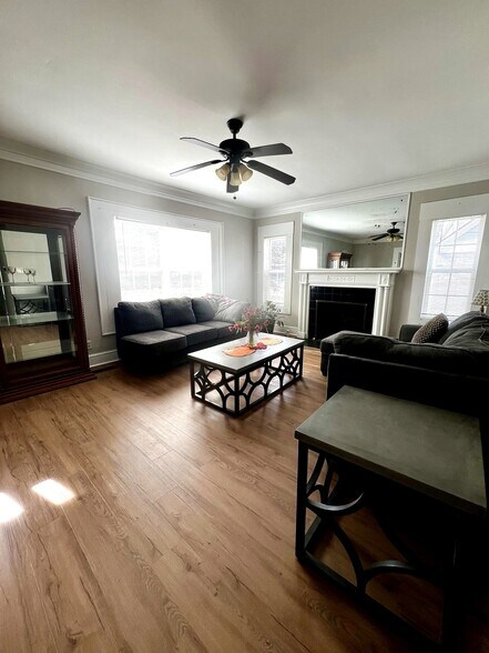 Family Room - 2077 Cascade Rd SW