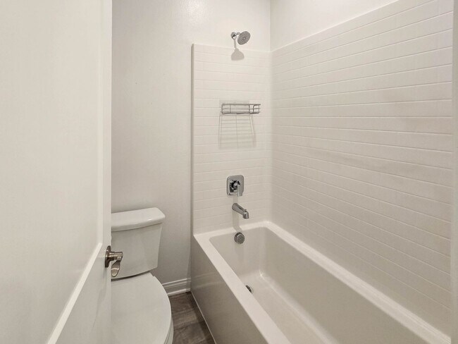 Building Photo - Highly upgraded townhome in Carlsbad