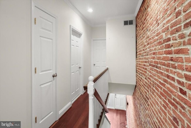 Building Photo - 229 S Madeira St