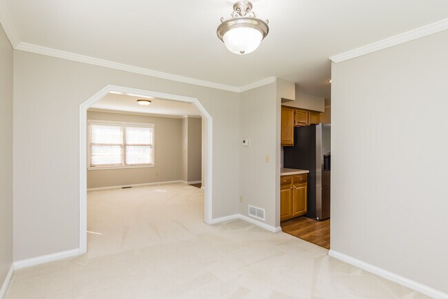 Building Photo - 5558 Parker Hill Ln