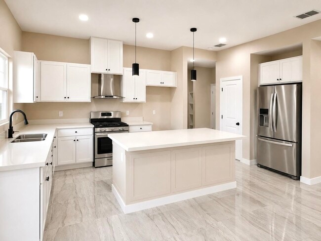 Building Photo - 6702 El Bosal Ln