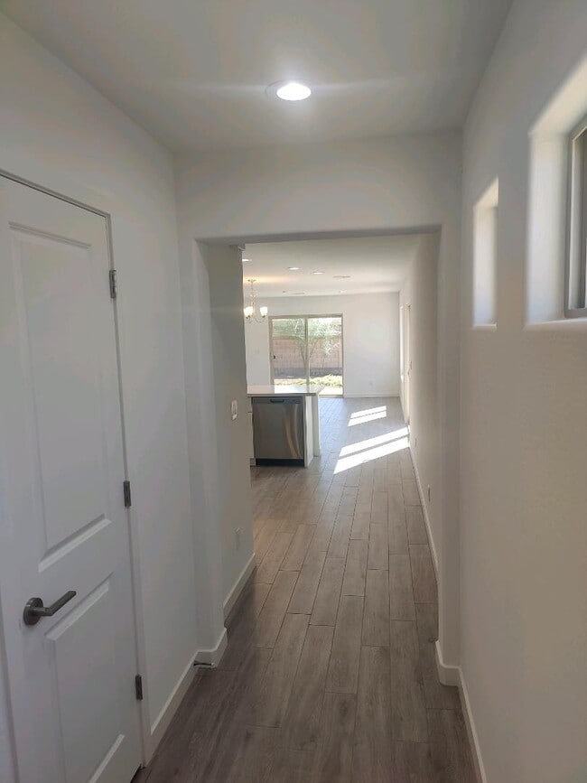 Building Photo - 9543 W Troy Dr