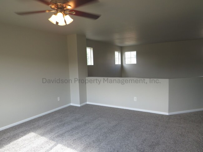 Building Photo - Gorgeous 3 Bedroom House in Eastern Colorado Springs