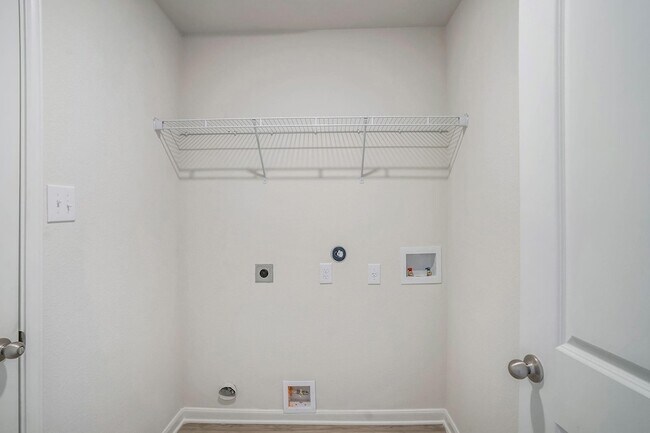 Building Photo - 1460 Sunkiss Dr