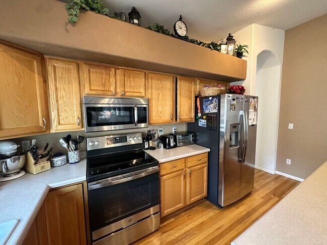 Building Photo - 3 Bedroom 3 Bath - Arapahoe Ridge Erie!