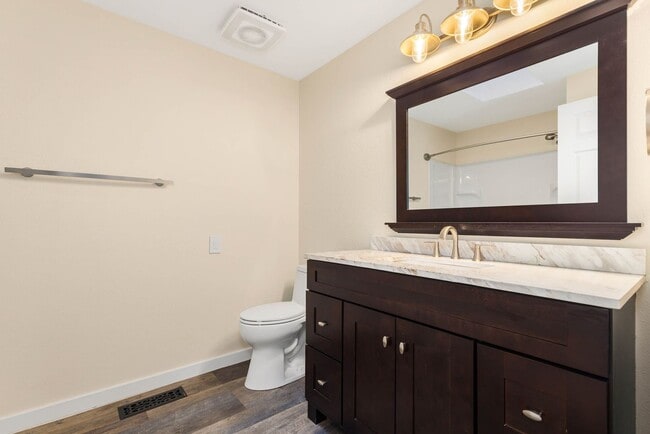 Building Photo - Newly remodeled Woodinville Rambler Beauty!!