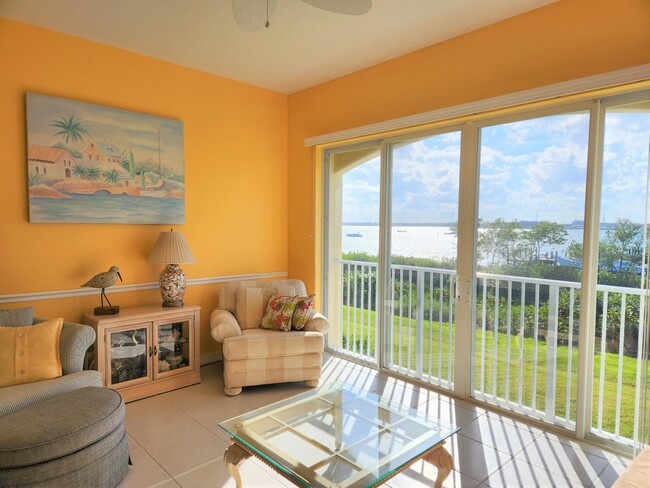Building Photo - 33 Harbour Isle Dr W