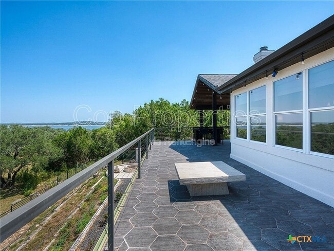 Building Photo - 321 Village View Dr